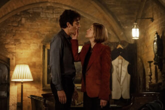 ‘ladies-first’-review:-sacha-baron-cohen-and-rosamund-pike-in-a-high-concept-but-hopelessly-predictable-netflix-comedy