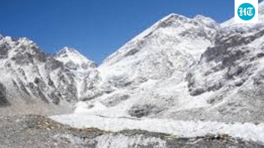two-indian-climbers-died-on-mount-everest-during-descent;-a-briton-sets-a-new-record
