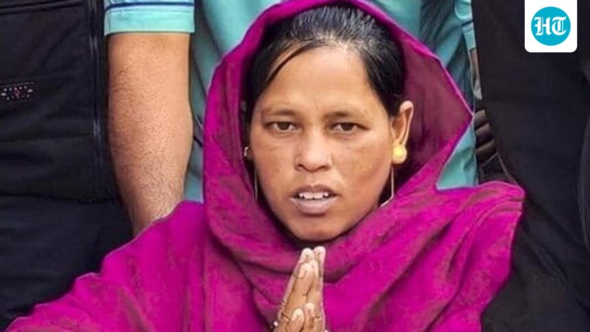 5-people-deported-to-bangladesh-will-be-returned,-their-nationality-verified:-sc-centre