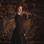 ‘victorian-psycho’-review:-maika-monroe-gets-freaky-on-jason-isaacs-and-ruth-wilson-in-a-big-bloodbath-in-guignol-that’s-not-sure-if-it’s-horror-or-comedy