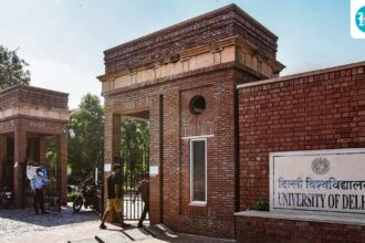 women-staying-in-the-hostel-at-du-hold-an-all-night-agitation-amid-the-exam-season