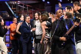 stephen-colbert-danced-the-night-away-with-bette-midler,-the-cbs-cast-at-a-“late-show”-wrap-party.