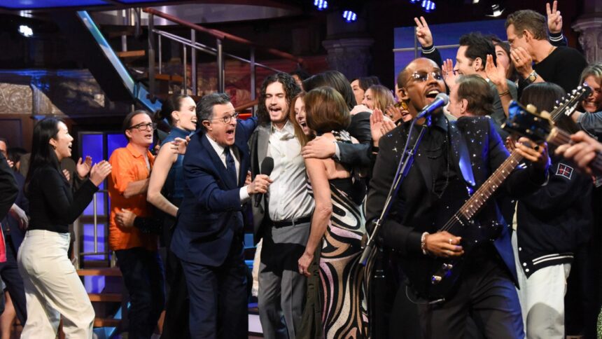 stephen-colbert-danced-the-night-away-with-bette-midler-the-cbs-cast-at-a-late-show-wrap-party | GIBN stephen-colbert-danced-the-night-away-with-bette-midler,-the-cbs-cast-at-a-“late-show”-wrap-party.