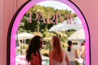 paris-hilton’s-coachella-beauty-secret:-the-smart-mirror-you-need-to-know