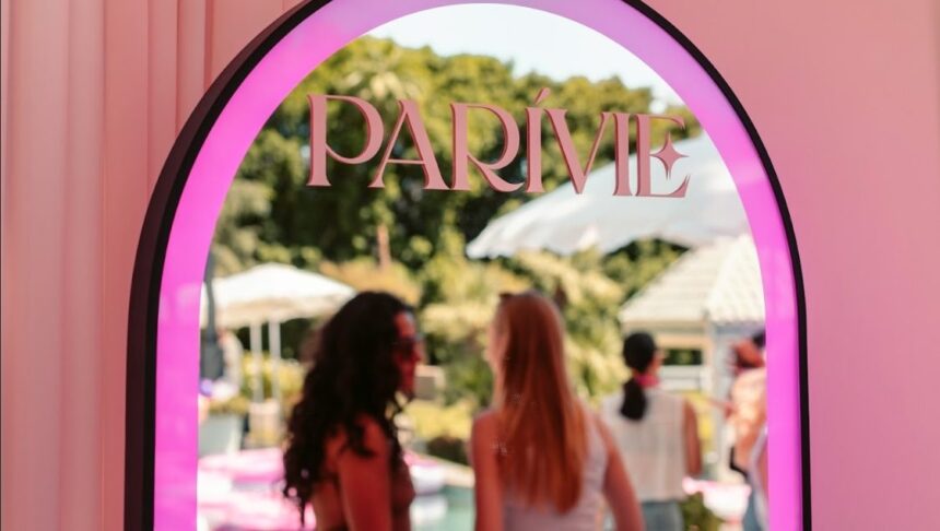 paris-hiltons-coachella-beauty-secret-the-smart-mirror-you-need-to-know | GIBN paris-hilton’s-coachella-beauty-secret:-the-smart-mirror-you-need-to-know