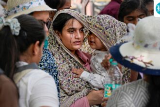 dust-storm-hits-delhi-tonight,-imd-issues-yellow-alert-for-heatwave-and-strong-winds