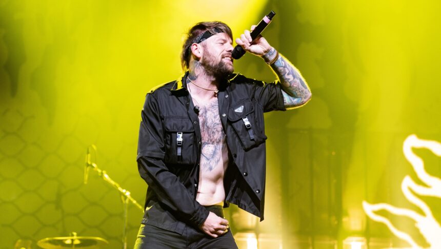 who-is-caleb-shomo?-5-things-to-know-about-beartooth-rockstar
