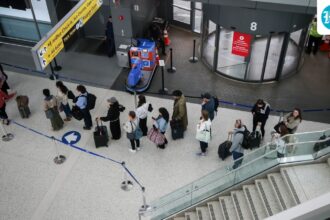 the-government-issues-travel-advice,-urging-people-to-avoid-countries-affected-by-ebola