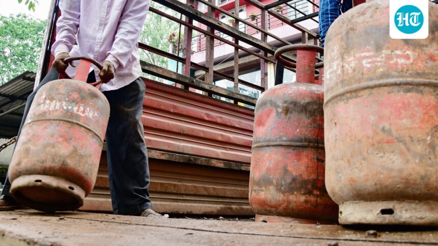 three-liquefied-gas-cylinders-exploded-in-a-house-in-chandigarh,-injuring-4-people