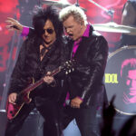 billy-idol-gives-his-lifetime-achievement-award-acceptance-speech,-closing-the-amas-with-a-hit-medley