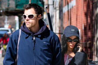 harry-styles-and-zoe-kravitz’s-small-winter-wedding-says-it-all-about-their-bond,-and-niall-horan’s-‘too-busy’-rsvp-says-more