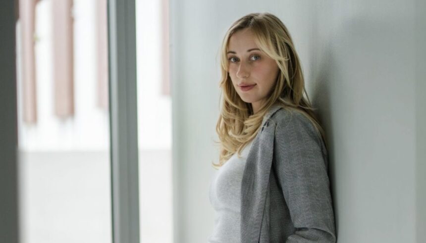 hana-azarenko-helps-high-profile-film-production-companies-work-across-borders-without-collapsing