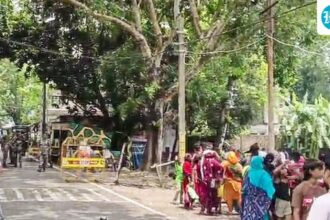 dozens-head-to-the-bangladesh-border-amid-bengal’s-crackdown-on-migrants
