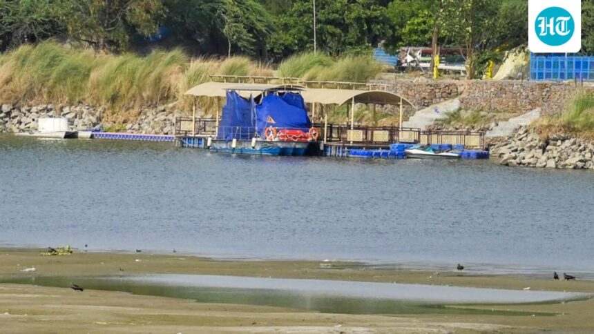 the-delhi-ferry-project-has-been-delayed-as-the-5-km-long-road-in-the-yamuna-has-become-largely-dry | GIBN the-delhi-ferry-project-has-been-delayed-as-the-5-km-long-road-in-the-yamuna-has-become-largely-dry