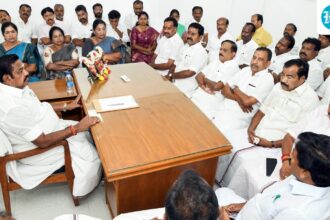 ‘differences-corrected’:-aiadmk-rebels-meet-eps-faction-days-after-row-over-tvk-support