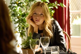 how-ellie-bamber-dealt-with-the-terror-—-and-surprising-empowerment-—-that-came-with-playing-kate-moss