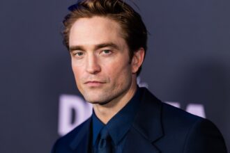 robert-pattinson’s-big-year-continues-with-a-terrifying-trailer-for-“primetime”-from-a24