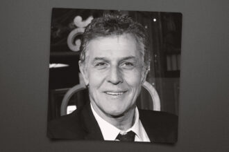 pierre-dini,-star-of-‘emily-in-paris’,-dies-at-69-after-battle-with-amyotrophic-lateral-sclerosis