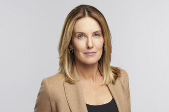 sharyn-alfonsi-terminates-cbs-news-contract,-criticizes-barry-weiss-over-escalating-story:-‘sends-chilling-message’
