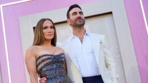 jennifer-lopez-crowns-brett-goldstein,-her-office-romance-co-star,-as-best-man-in-a-romantic-series