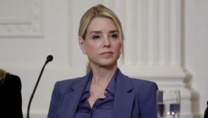 does-pam-bondi-have-cancer?-health-updates-about-thyroid-condition-and-diagnosis
