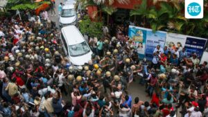 the-violence-broke-out-when-the-ed-raided-the-homes-of-kerala-cm-pinarayi-vijayan