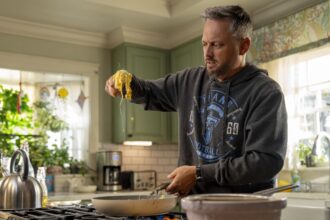 nate-bargatze-on-his-first-movie-the-breadwinner,-his-discounted-tickets,-and-his-much-discussed-emmys-party