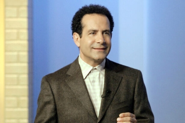 tony-shalhoub-reunites-with-the-“monk”-team-on-cbs’-“einstein.”