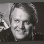 jay-daniel,-peacemaker-producer-of-moonlighting-and-roseanne,-dies-at-82