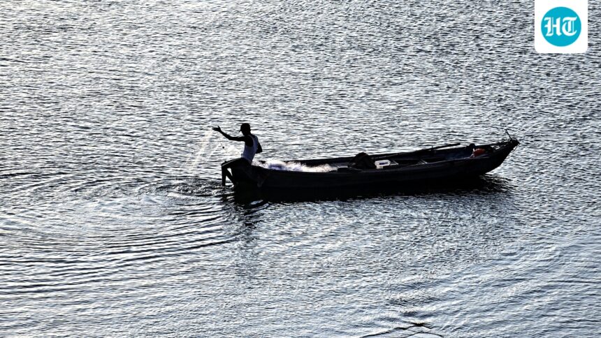 3-dead-and-4-missing-in-a-boat-capsize-in-ganga-bihar | GIBN 3-dead-and-4-missing-in-a-boat-capsize-in-ganga,-bihar