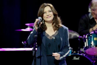 martina-mcbride-cancels-dc-show:-is-she-a-democrat-or-a-republican?