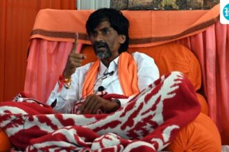 maratha-quota-activist-garang-patel-begins-a-hunger-strike-under-the-blazing-sun