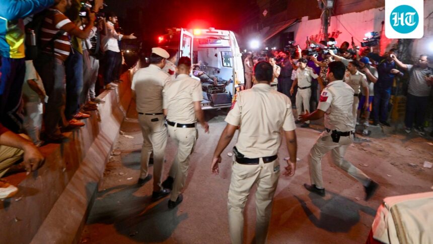 dozens-were-injured-after-a-building-collapsed-on-a-canteen-in-delhis-saeedulagap-area | GIBN dozens-were-injured-after-a-building-collapsed-on-a-canteen-in-delhi’s-saeedulagap-area