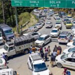 kullu-city-in-himachal-pradesh-is-witnessing-heavy-traffic-congestion-amid-the-influx-of-tourists