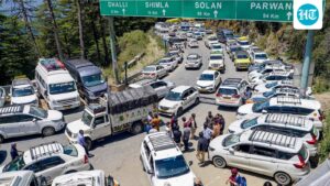 kullu-city-in-himachal-pradesh-is-witnessing-heavy-traffic-congestion-amid-the-influx-of-tourists