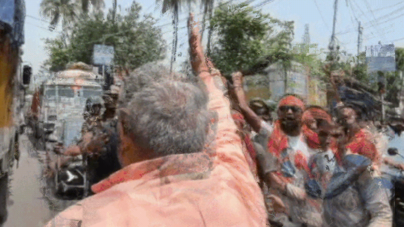 on-camera:-tmc’s-kalyan-banerjee-holds-his-head-and-falls-to-the-ground-after-‘attack’-in-hooghly-in-west-bengal