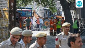 building-collapse-in-delhi-caught-on-camera:-6-dead,-10-injured-so-far-in-accident-near-saket-metro-station
