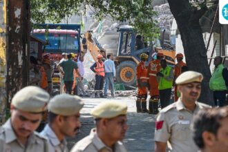 building-collapse-in-delhi-caught-on-camera:-6-dead,-10-injured-so-far-in-accident-near-saket-metro-station