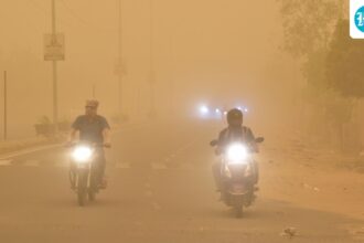 gusty-winds-likely-to-lash-delhi-tonight,-rajasthan-under-dust-storm-alert-for-one-week