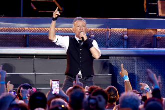 bruce-springsteen-and-the-e-street-band-cap-fiery-land-of-hopes-and-dreams-us-tour-in-philadelphia