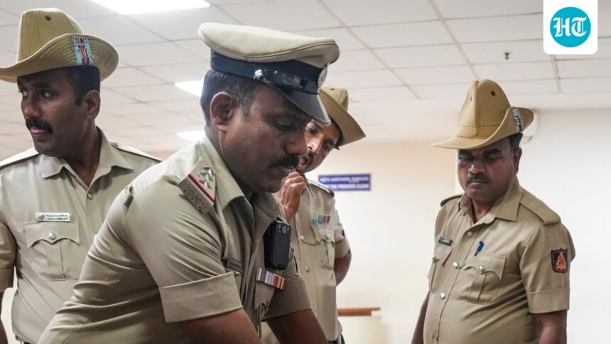 6-people-were-killed-in-karnataka’s-chikkaballapur-district-when-thar-hit-a-car-from-behind