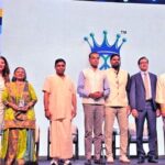 patanjali’s-acharya-balkrishna-honored-with-‘health-peacemaker-award’,-says-ayurveda-is-solution-to-high-stress