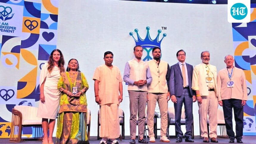 patanjali’s-acharya-balkrishna-honored-with-‘health-peacemaker-award’,-says-ayurveda-is-solution-to-high-stress