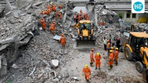 a-fire-broke-out-in-a-4-storey-building-in-mukherjee-nagar-in-delhi,-and-all-residents-were-evacuated