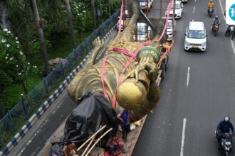 the-‘swaying’-statue-of-football-legend-messi-from-the-mamata-era-that-was-removed-in-kolkata-may-be-moved