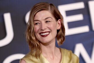 rosamund-pike-calls-out-audience-member-for-texting-during-west-end-show:-‘when-i-see-that,-it’s-hard’