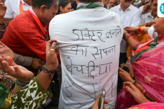 students-protest-outside-the-ministry-of-education-and-demand-dharmendra-pradhan’s-resignation