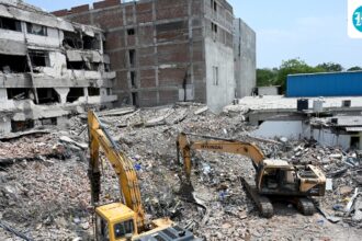 the-building-that-collapsed-in-delhi’s-saeedulagab-area-has-been-‘seized’-by-mcd,-but-no-action-has-been-taken