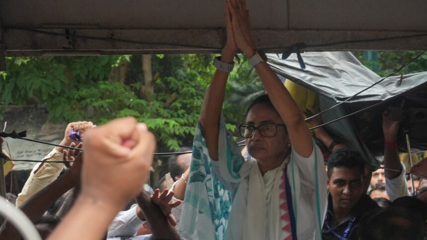 he-will-fight-or-die-in-kolkata-dharna-mamata-banerjee-says-bjp-is-trying-to-break-tmc-through-bulldozer-politics | GIBN ‘he-will-fight-or-die’:-in-kolkata-dharna,-mamata-banerjee-says-bjp-is-trying-to-break-tmc-through-‘bulldozer-politics’