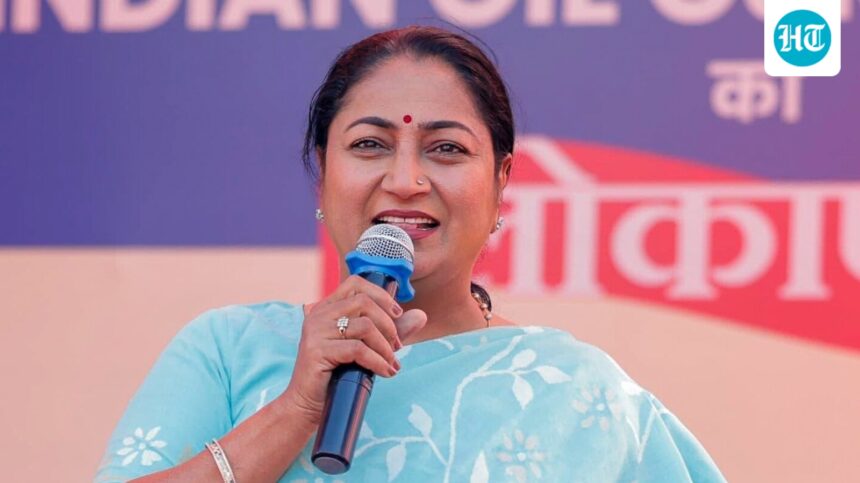 delhi-cm-rekha-gupta-has-ordered-the-transfer-of-more-than-40-medical-staff-in-the-process-of-overhauling-the-department